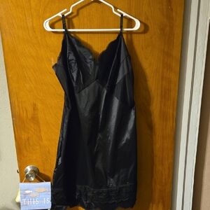 Elegant Black Lace Slip Size 44: MB